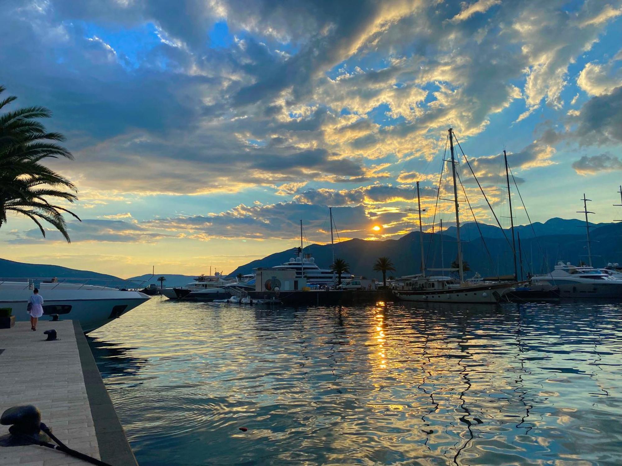 Apartment Sova Tivat Exterior foto